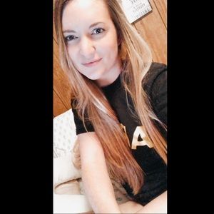 MEET YOUR POSHER💕✨